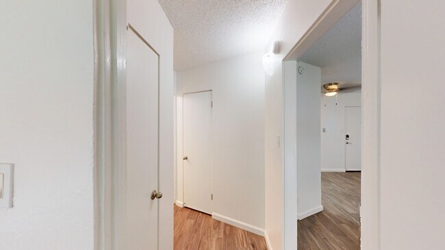 Building Photo - 1827 Lincoln Ave