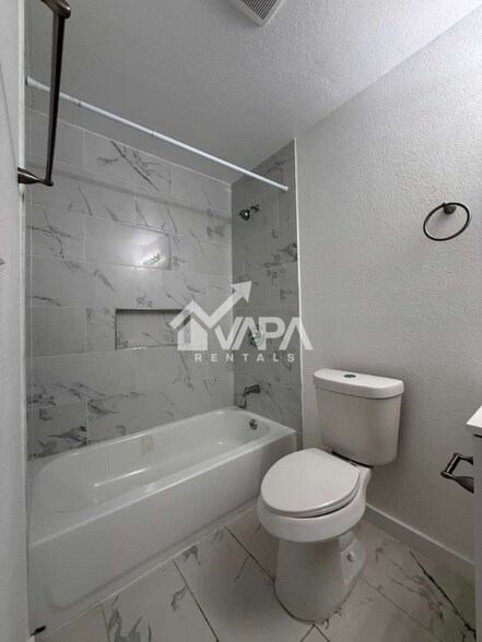 Building Photo - 5822 Lake Wind