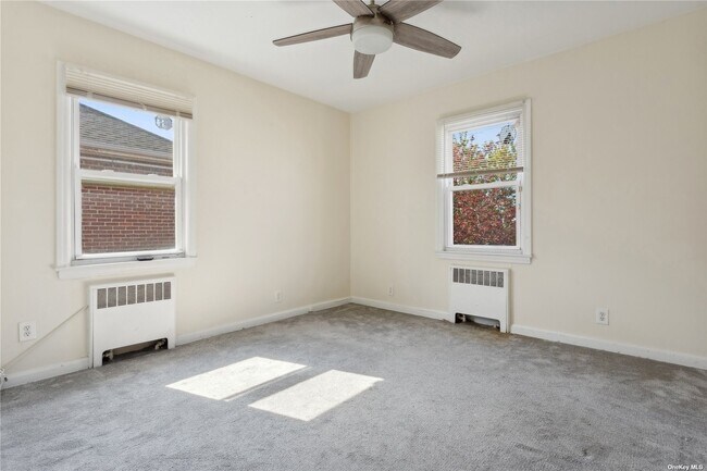 Building Photo - 349 E Market St