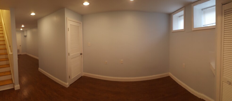 Building Photo - 721 S Ellwood Ave