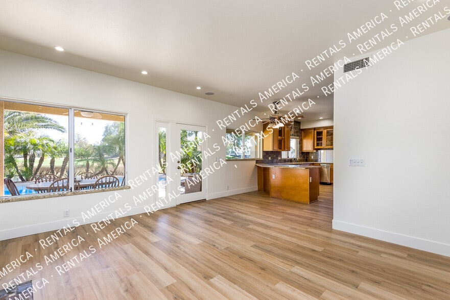 Building Photo - 2342 W Hemlock Ct