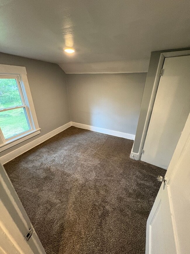 Building Photo - Newly renovated 2-bedroom, 1-bath home with modern updates and a low-maintenance yard.