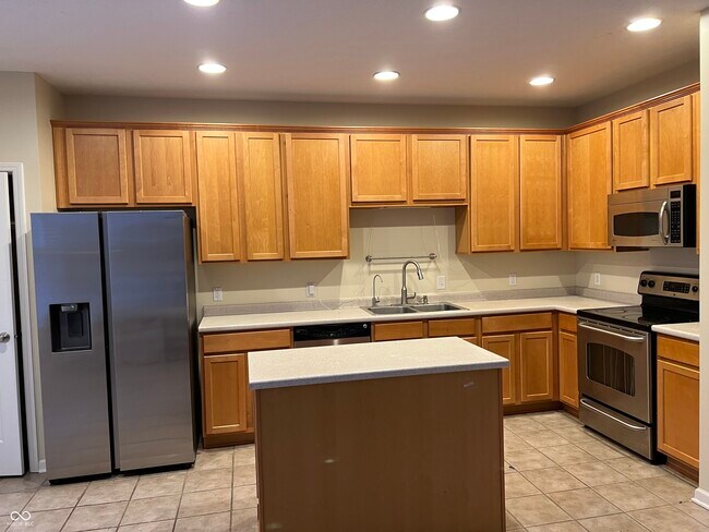 Building Photo - 3522 N Golden Gate Dr