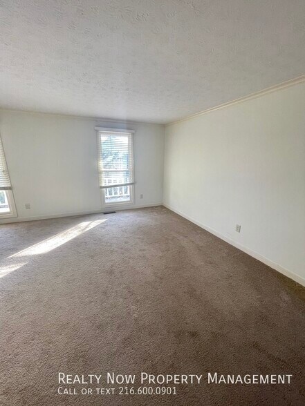 Building Photo - 32467 S Roundhead Dr