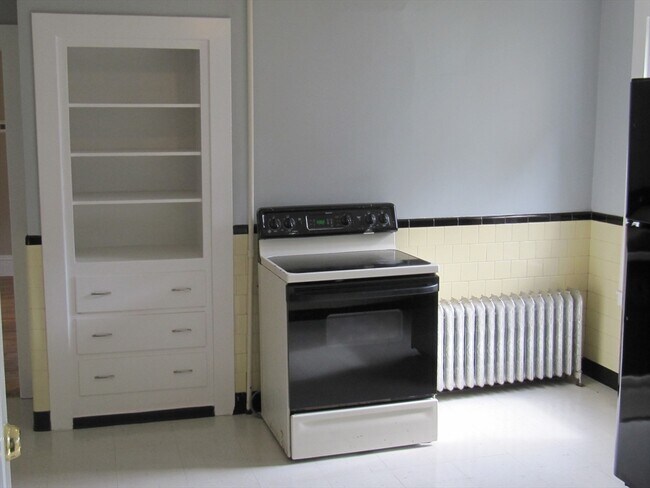 Building Photo - 2 Sturgis St