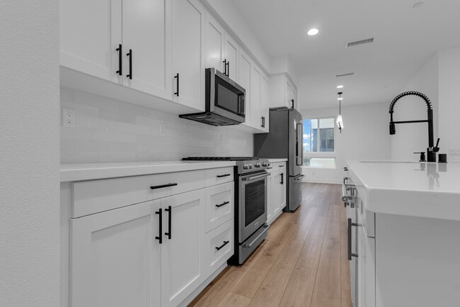 Building Photo - 2907 W Exposition Pl