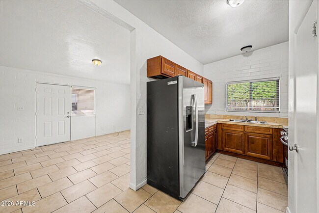 Building Photo - 7106 N 68th Ave