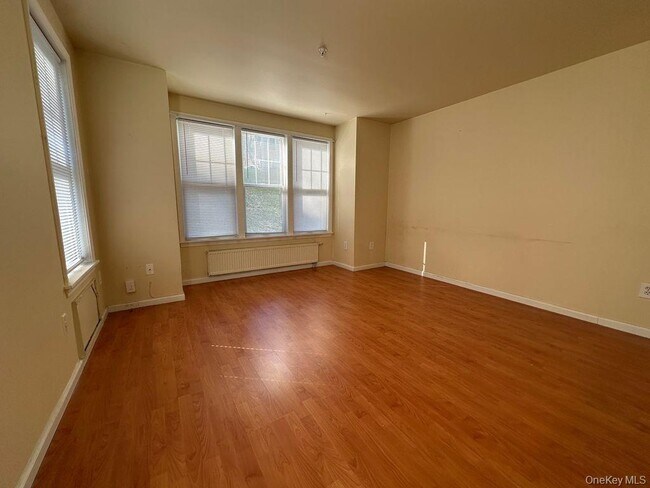 Building Photo - 1870 Baldwin Rd