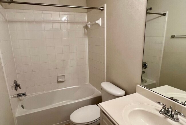 Building Photo - 13015 Peppergate Ln