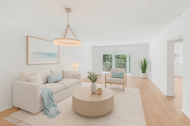 Building Photo - 200 E Royal Palm Rd