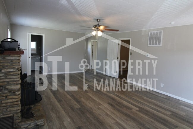 Building Photo - Beautiful Home with a Lakeview! Bonus Sunroom!