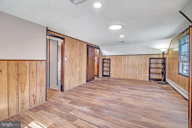 Building Photo - 32 Cranbury Rd