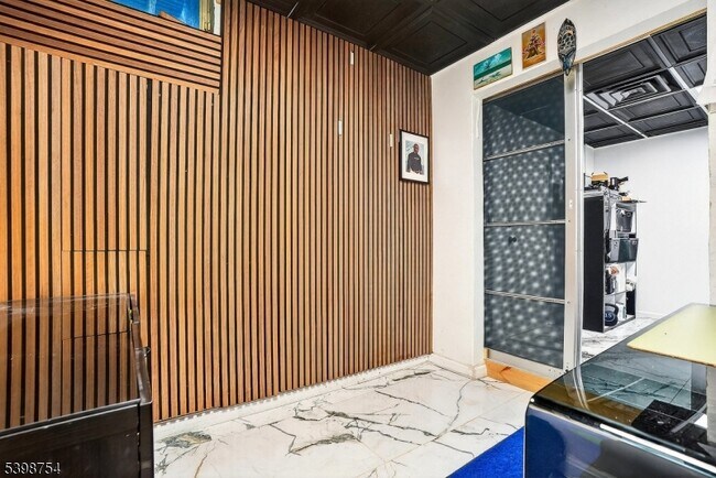 Building Photo - 121 Arlington St