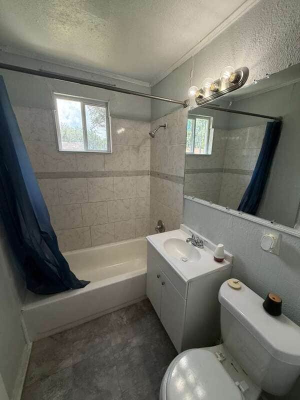 Building Photo - 314 Celery Ave S