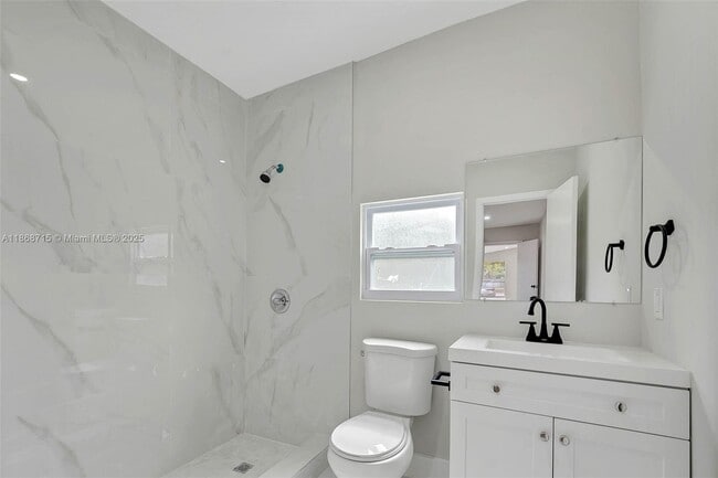 Building Photo - 840 NW 39th St