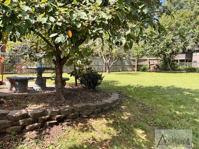 Building Photo - Beautiful Split Level, 5 TRUE Bedrooms!