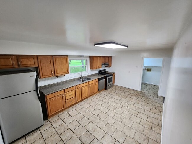 Building Photo - Shawnee Country Rental – 3 Bed, 1 Bath Hom...