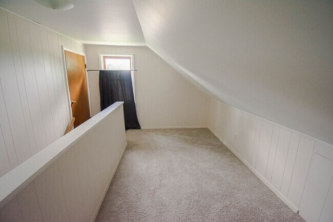 Building Photo - 3BR Home on Large Corner Lot – NW Rochester