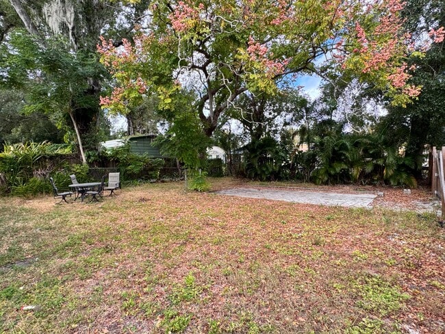 Building Photo - 1216 E 33rd Ave