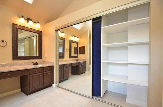 Building Photo - 1306 Plum Park Dr