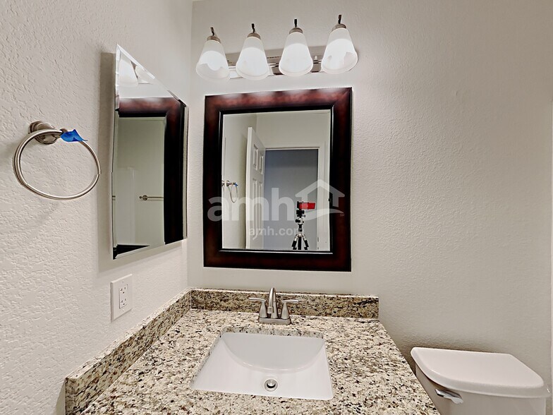 Building Photo - 4722 E Silverwood Dr