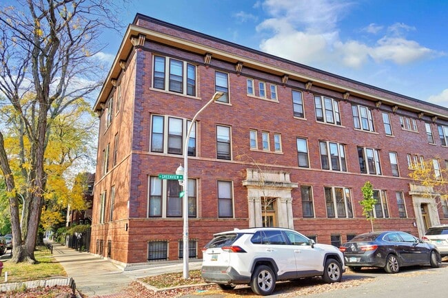 Building Photo - 3912 N Greenview Ave