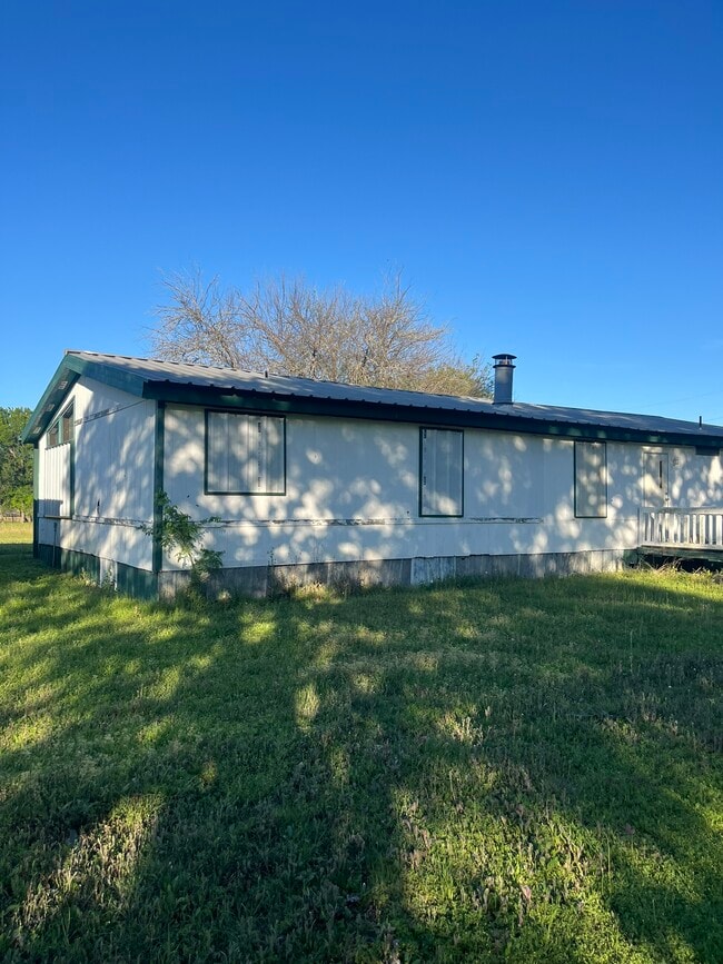 Building Photo - 1379 N Vicha Rd