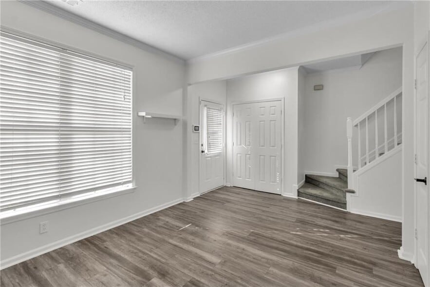 Building Photo - 9155 Nesbit Ferry Rd