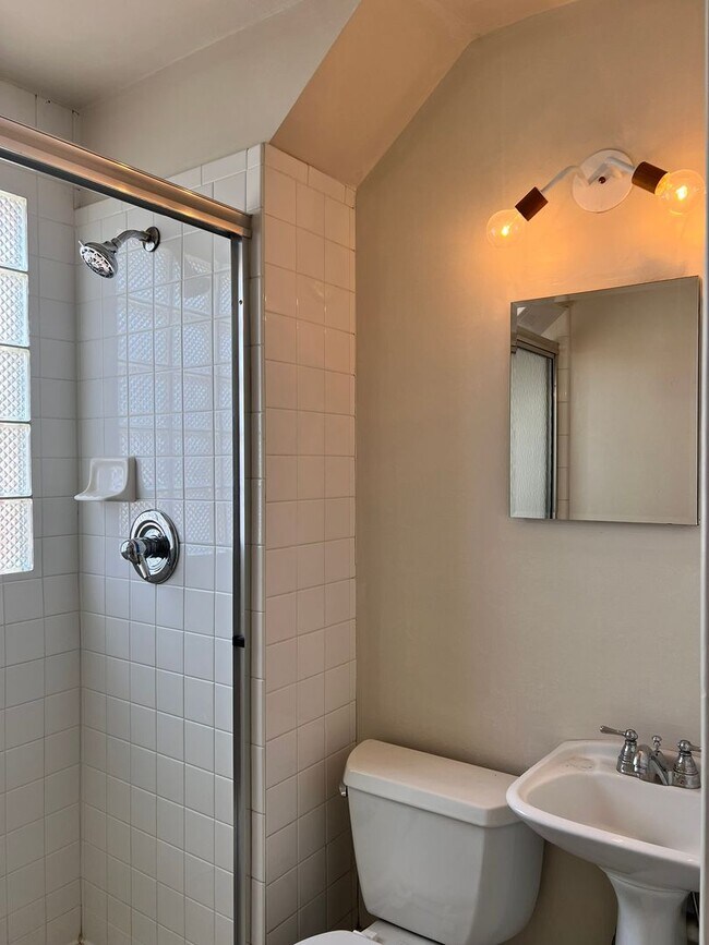 Building Photo - 3406 Erie Ave