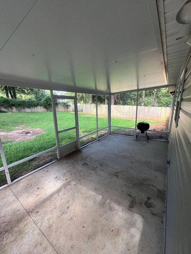 Building Photo - Available April!