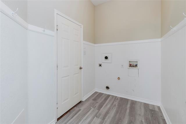 Building Photo - 8626 Davis Dr