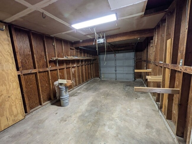 Building Photo - 1901 W Wildwood Ave