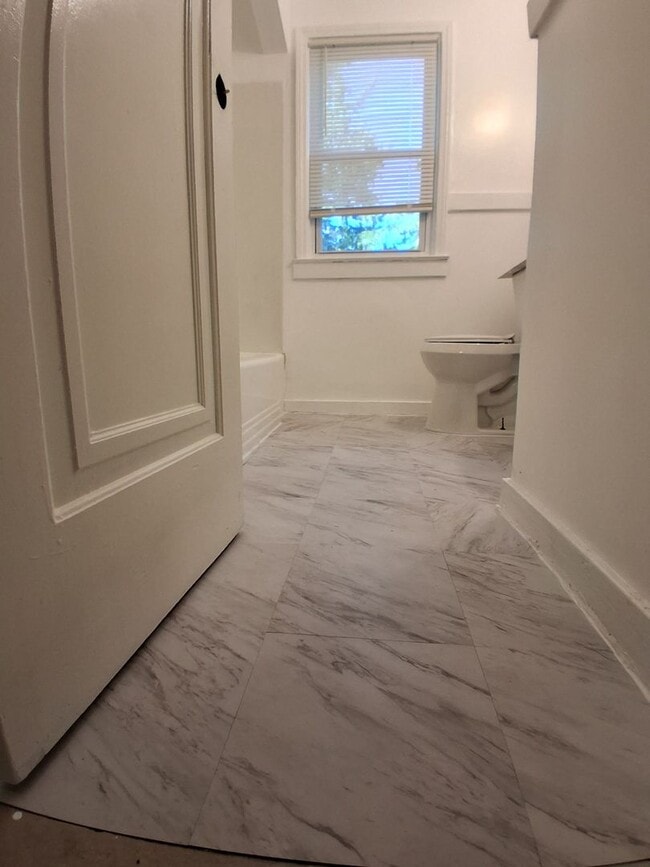Building Photo - Fully Updated 3 Bedroom - 1 bathroom home - $1,350