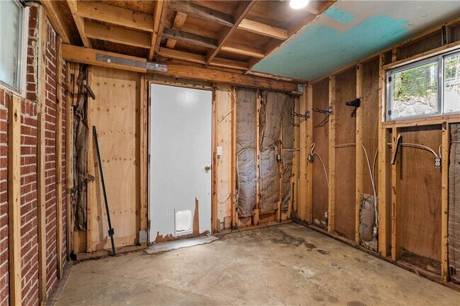 Building Photo - 2634 Birch St