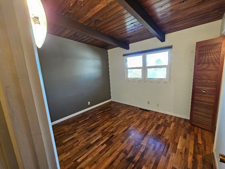 Building Photo - 511 NE 8th St