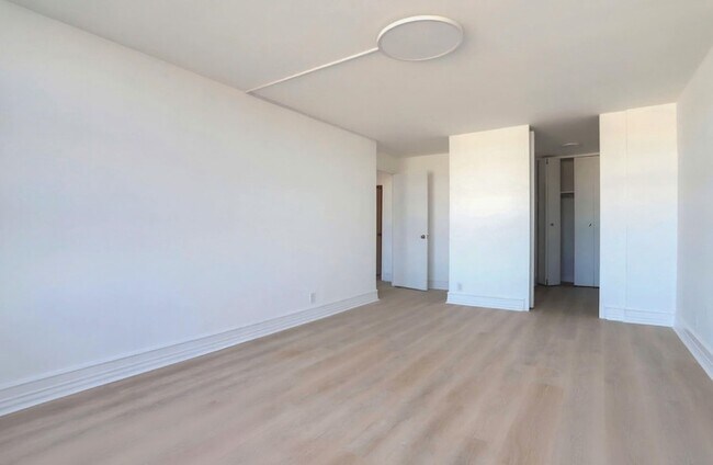 Building Photo - 6050 JFK Blvd E