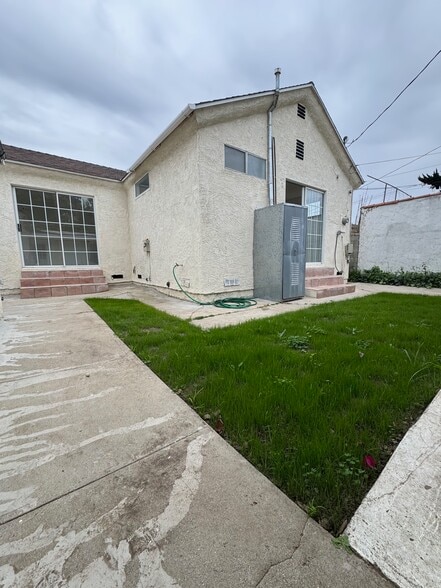 Building Photo - 2217 Selby Ave