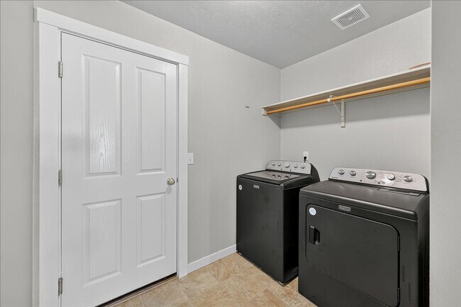 Building Photo - Charming 3-Bedroom Home with Fenced Yard in the Heart of Meridian