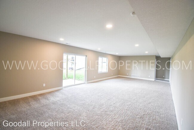 Building Photo - 4 br, 3 bath House - 1004 Warren St