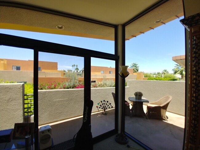 Building Photo - 409 N Avenida Caballeros