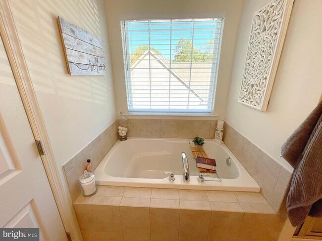 Building Photo - 519 Gate Dancer Ct