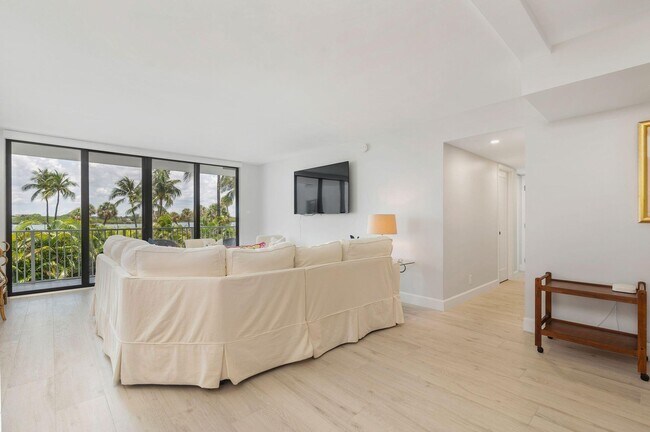 Building Photo - 2860 S Ocean Blvd