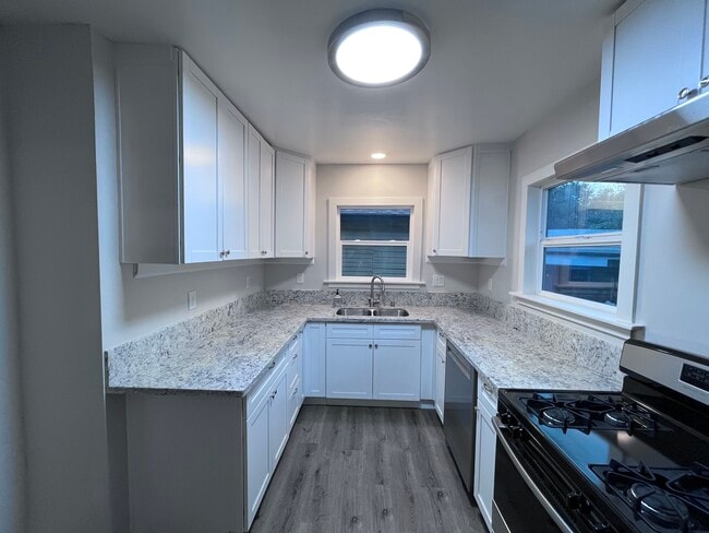 Building Photo - 3135 42nd St