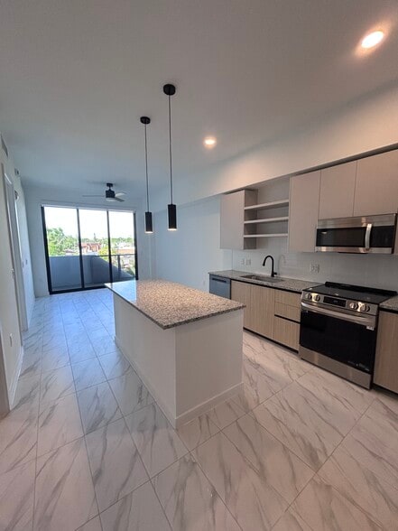 Building Photo - 2303 NE 171st St