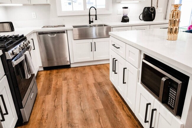 Building Photo - 1063-67 Gillespie Dr