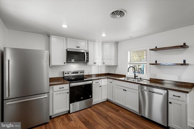 Building Photo - 117 E Monmouth St