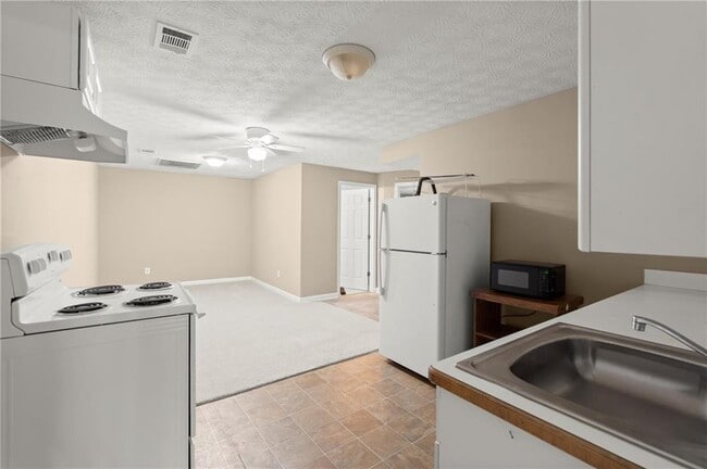 Building Photo - 16 Valleyside Dr