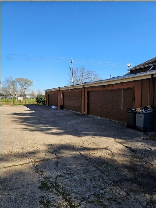 Building Photo - 8496 Dairy View Ln