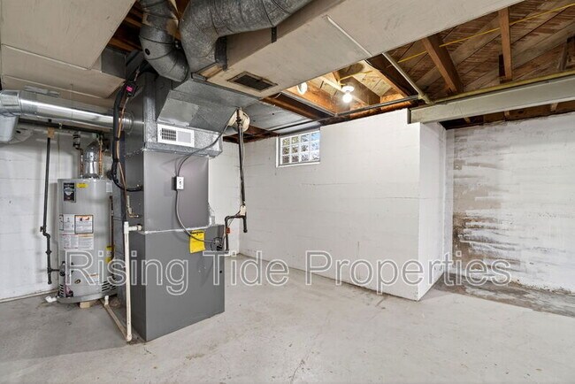 Building Photo - 1512 Emmons Ave