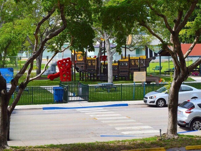 Building Photo - 1801 S Treasure Dr